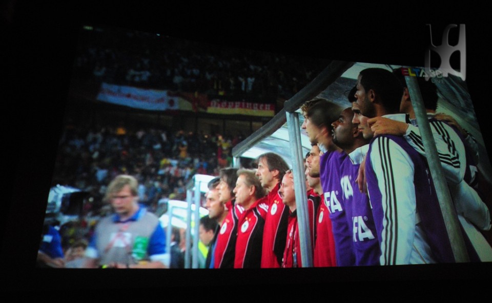 景深。這景深不是我相機造成的，而是營幕上本來的