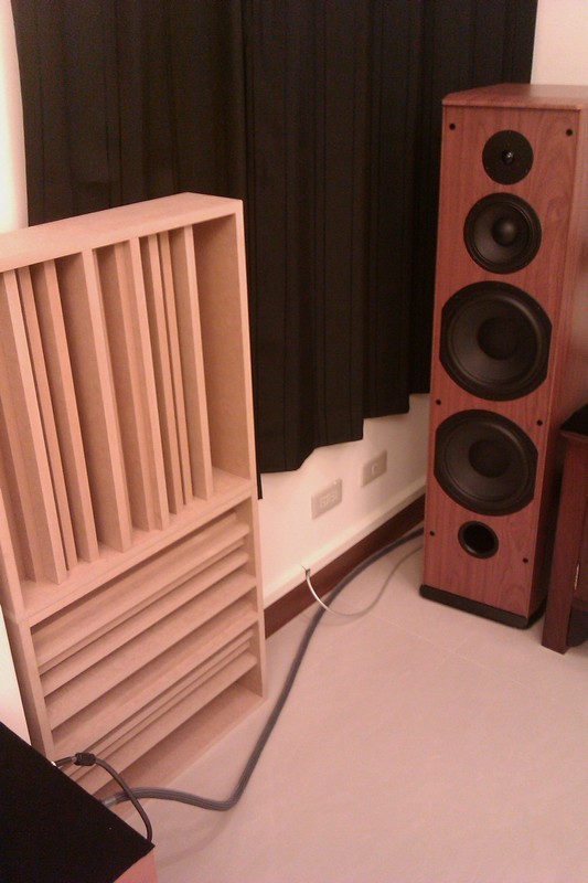 擴散版放在第一反射點, 不知側牆的厚窗廉布是不是有點作用