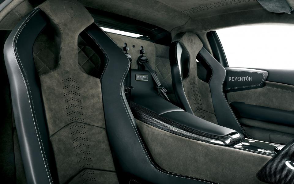 lamborghini-reventon-widescreen-011.jpg