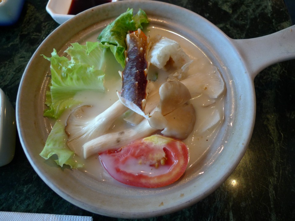 怎麼一坐下就2鍋...手腳夠快! 真有妳的!....那泡泡不怕沒得吃~還會幫偶點...就肝心ㄟ! ... ... ... ... ... ...