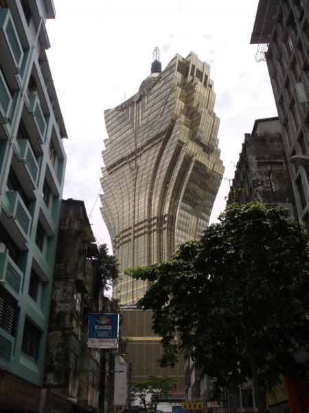 新葡京酒店 當地人說像墓碑