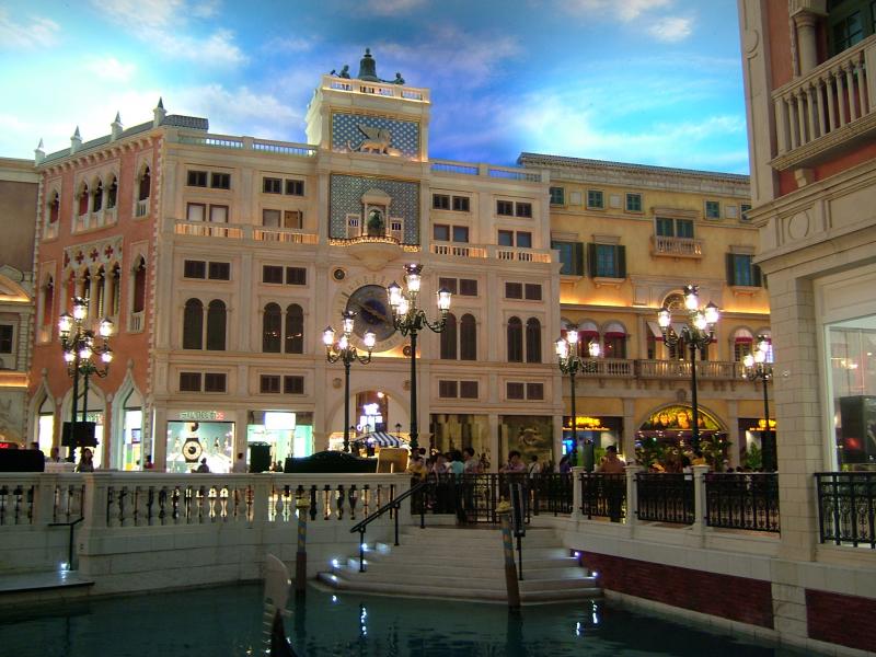 裡面超大 走到腳指甲都掀起來了