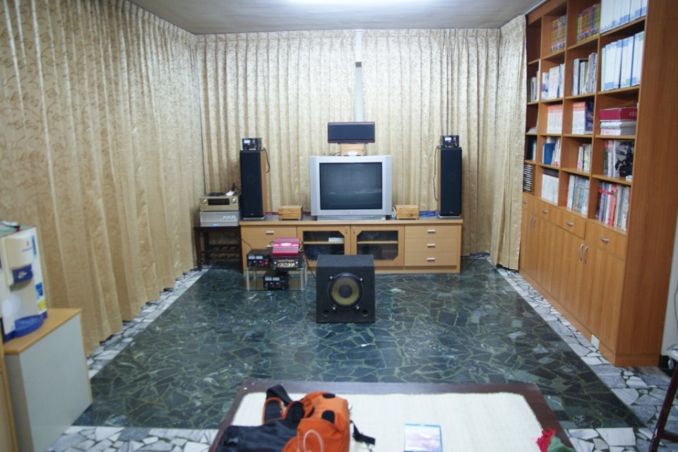 目前視聽室佈置-正面