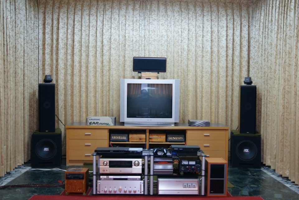 目前視聽室佈置-正面