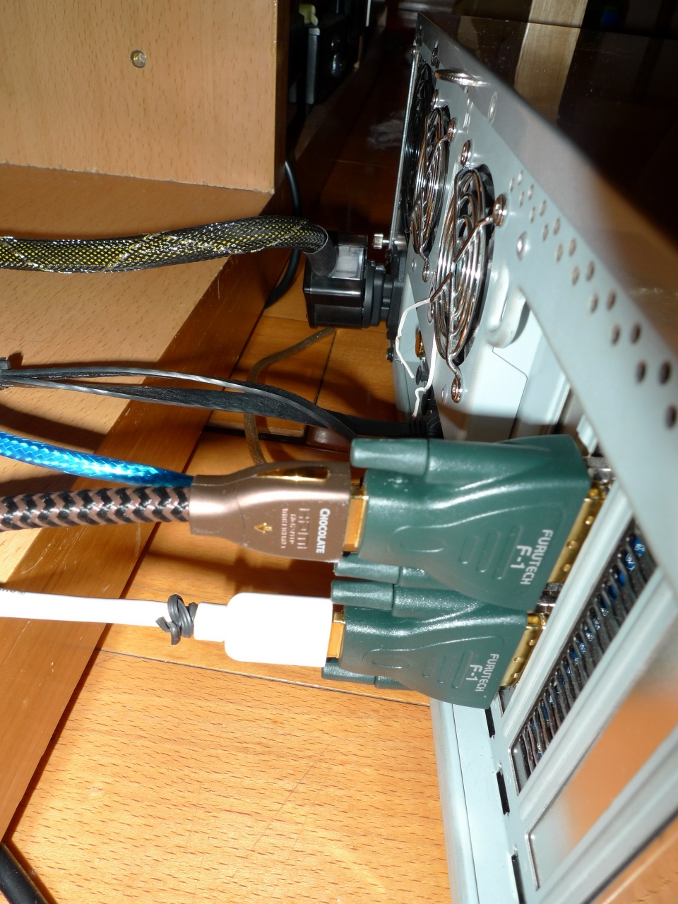 FURUTECH日本古河 F-1 HDMI 轉 DVI 專用轉接頭 (4).jpg