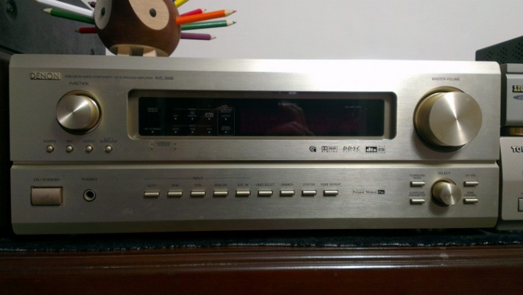 2001年8月購入的DENON AVC3500，能解AAC跟DTS-ES，在當年算是小有名氣的機型。