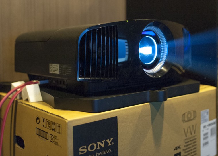 本次主角VPL-VW500ES，效果驚人。