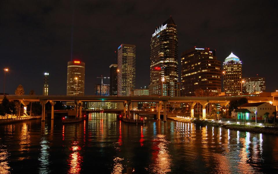 12tampabaywaterandskyline_1920x.jpg