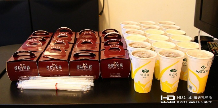 可口的蛋糕與冰涼的飲料，提供給參加的會員享用。