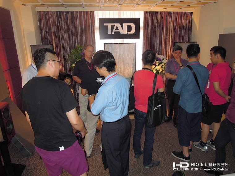 活動告一段落，大家仍然意猶未盡，紛紛提問有關TAD的一些細節，也都得到滿意的答覆。 ... ... ... ...