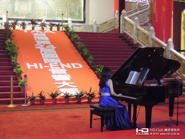 1至4樓有超過150家廠商參展，不論是搭電梯或走樓梯都很方便，還有鋼琴聲陪伴。 ... ... ... ...