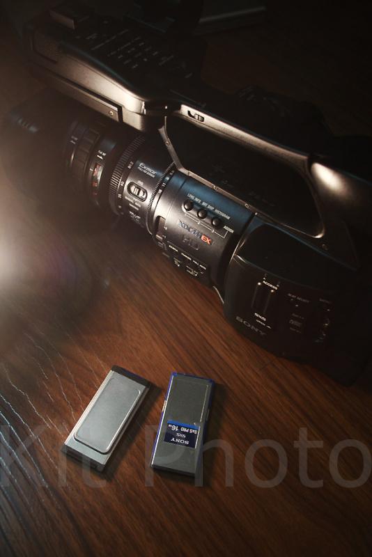 左边为SxS替代卡