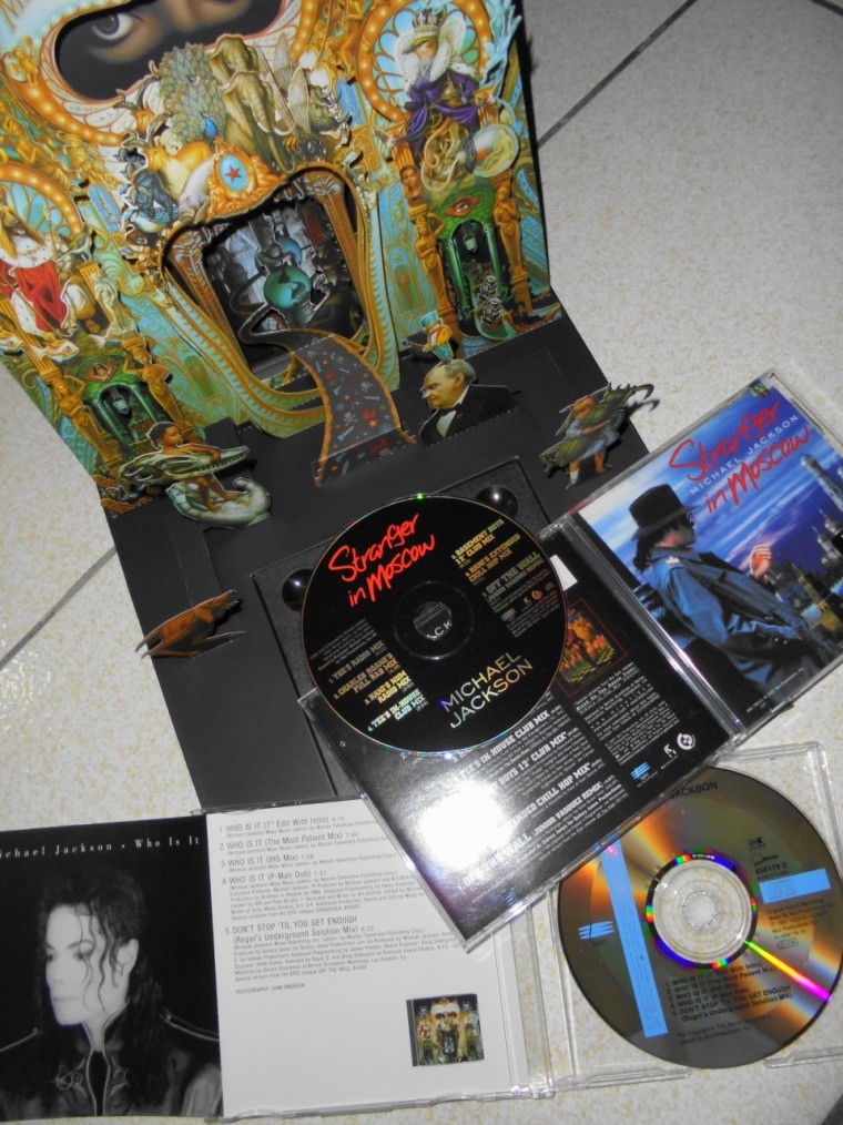 Stranger in Moscow的美版CD Single，以及Who Is It的歐洲版CD Single