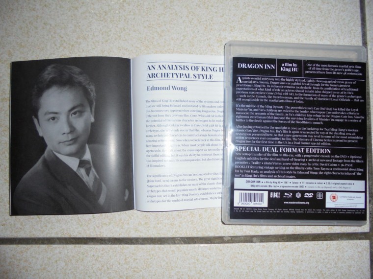 英國版BD內附小冊的胡金銓大師年輕時照片