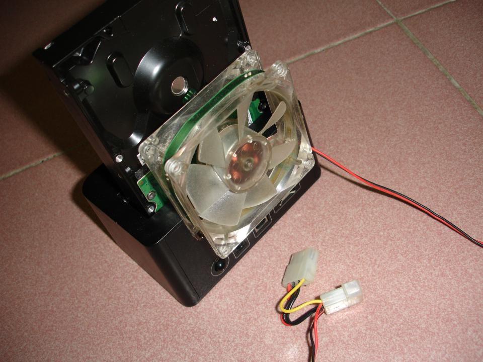 這台我有裝風扇以利散熱但e-box無外接12v電源