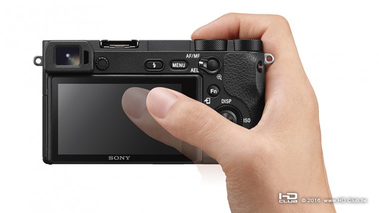 全新 α6500 配備螢幕觸控對焦功能，只需輕觸顯示螢幕即可鎖定目標，直覺操作更有效精.jpg