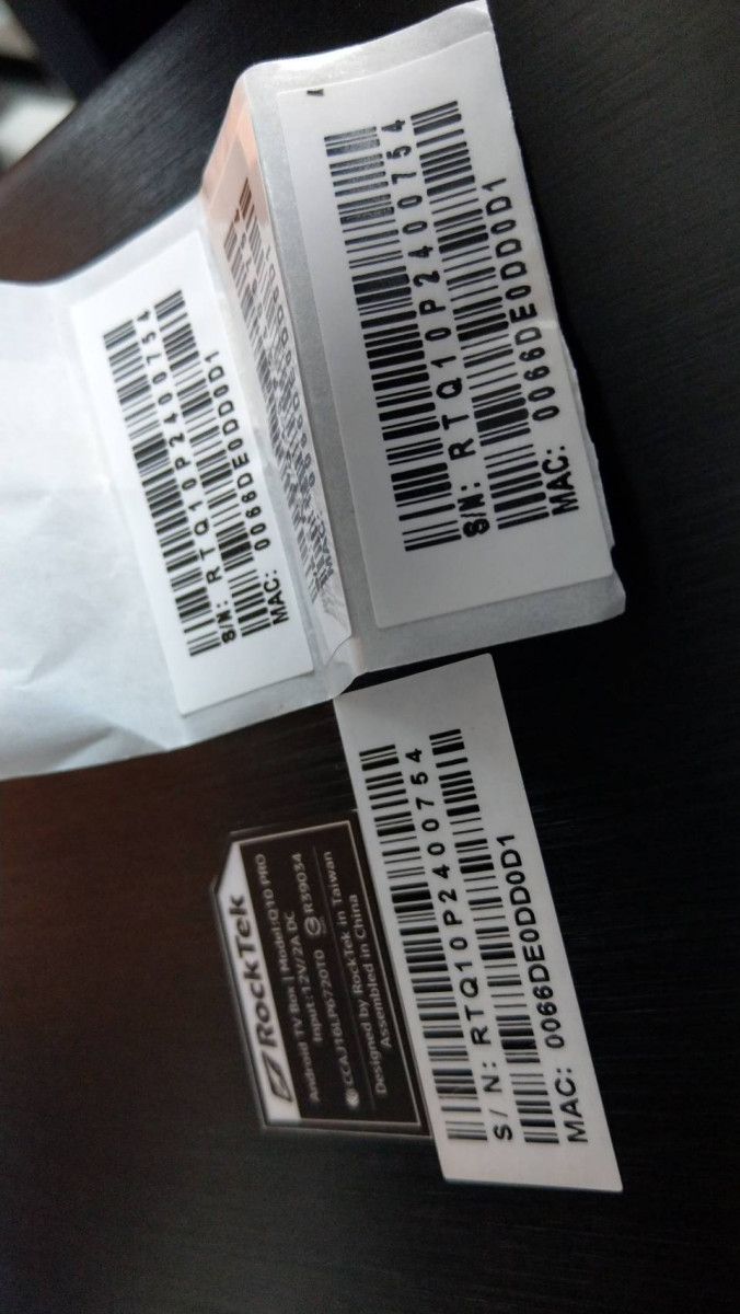 散熱片上的貼紙與本機背面序號相同